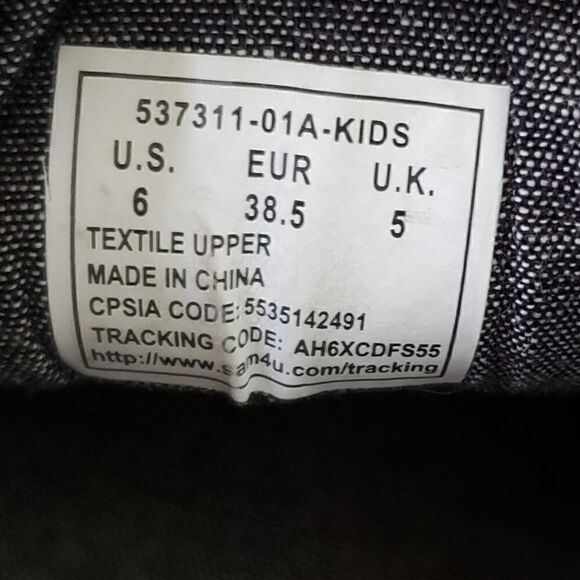 Levis Sneakers  - Picture 5 of 5